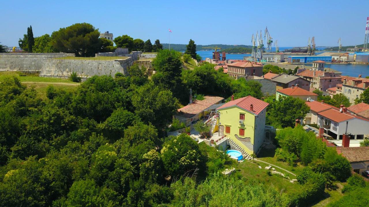 Apartments Kastel Pula Bagian luar foto